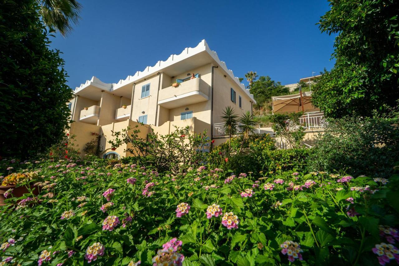 Hotel Ipomea Club Capo Vaticano Exterior photo